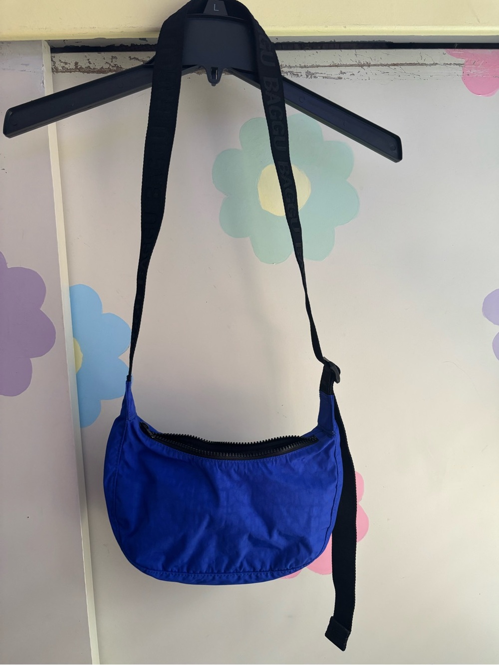 Baggu small crescent crossbody
